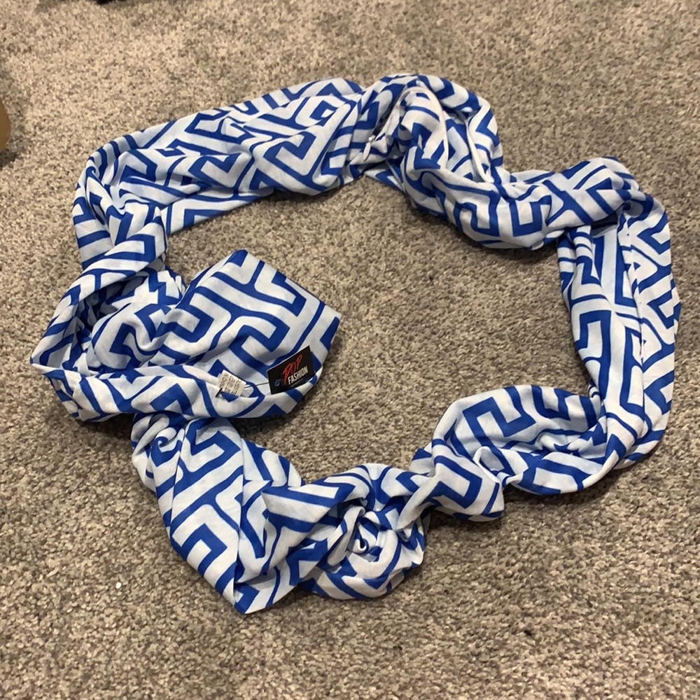 Infinity scarf with pocket - Picture 4 of 5